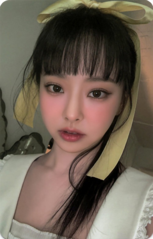 Vivi Loossemble photocard from Photocard