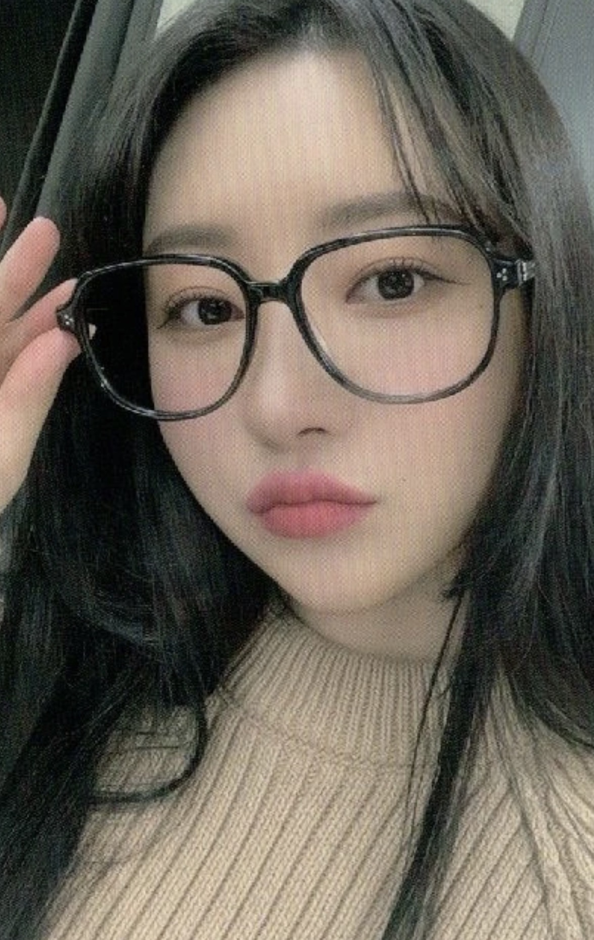 SuA Dreamcatcher photocard from Trading card 1.0 glasses