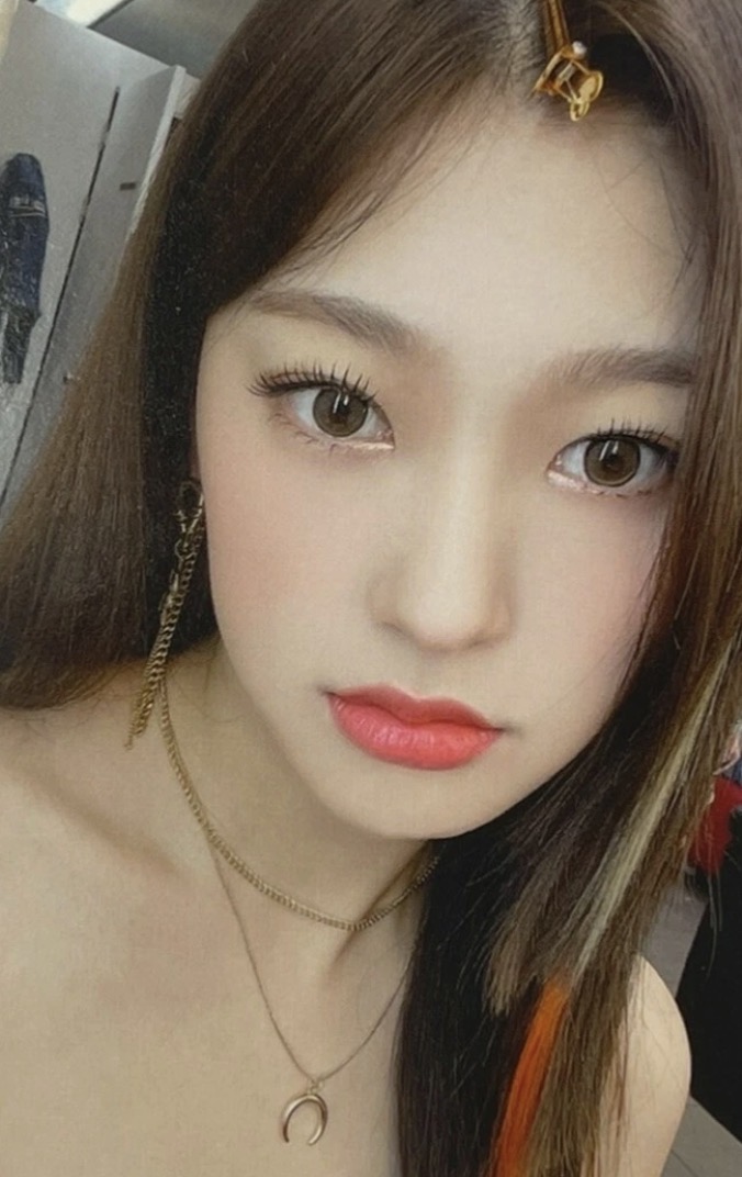 Choerry LOONA photocard from Photocard