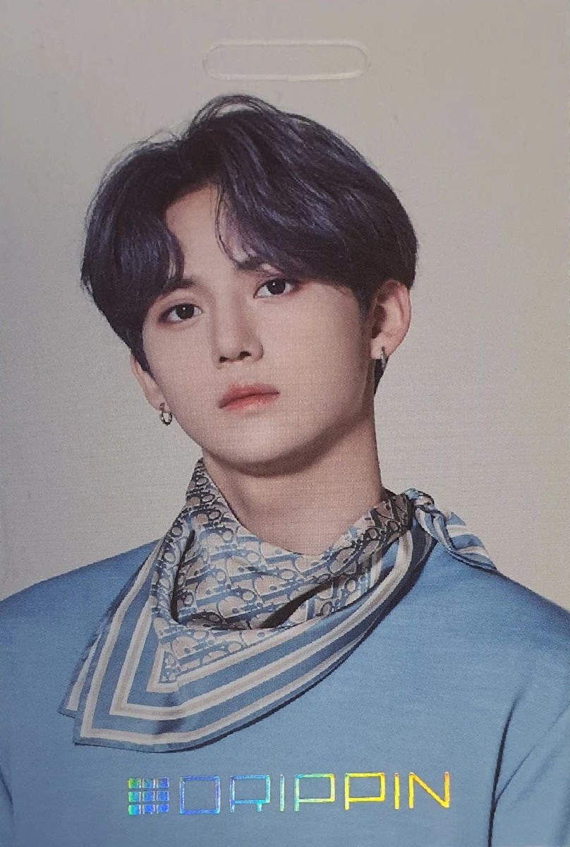 Yunseong DRIPPIN photocard - Boyager Luggage Tag