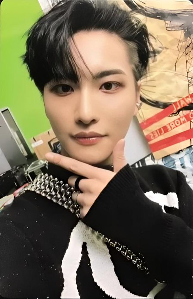 Seonghwa ATEEZ photocard - THE WORLD EP.1:
MOVEMENT