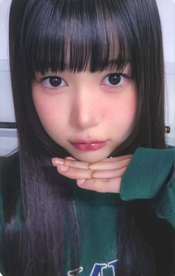 Yeon Hearts2Hearts photocard from Preorder