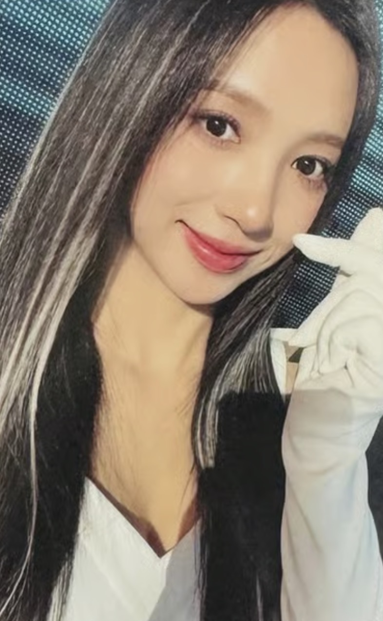 Jiwon Cherry Bullet photocard from Photocard