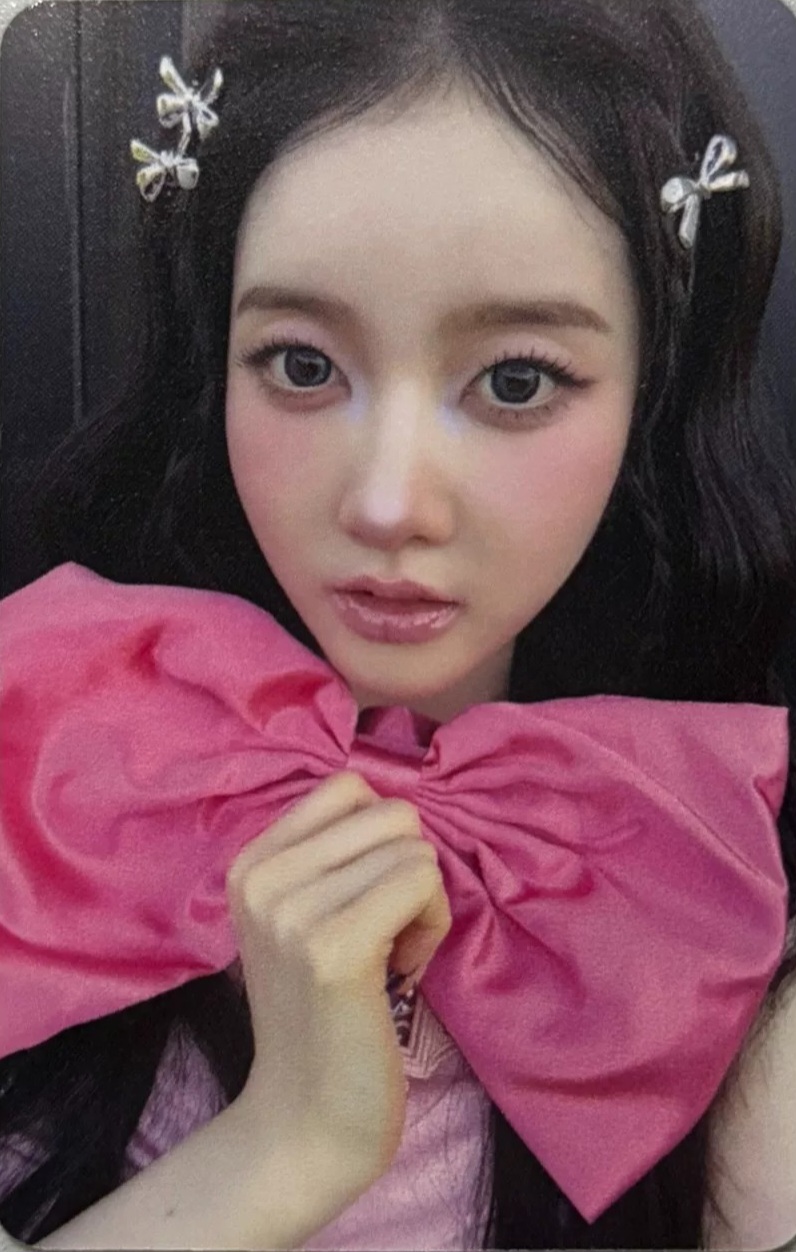 Sieun STAYC photocard from Benefit