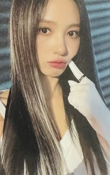 Jiwon Cherry Bullet photocard from Photocard