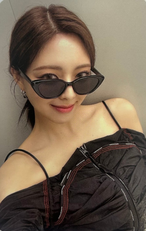 Yuna ITZY photocard - Cheshire Photocard