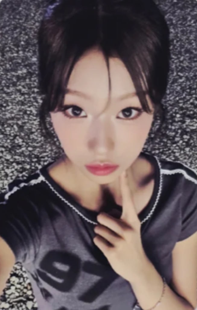 Choi Jungeun izna photocard from Benefit