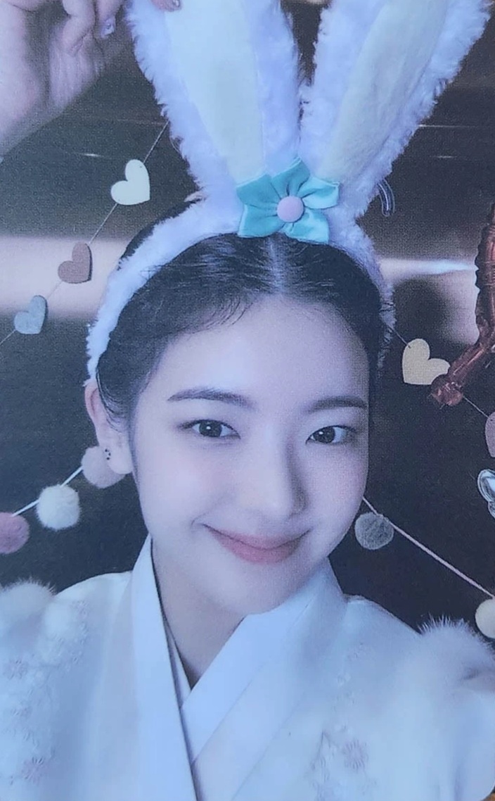 Yuna ITZY photocard from Benefit