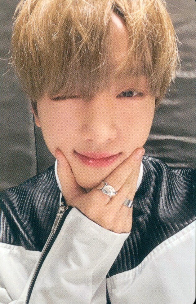 Yujun xikers photocard from Preorder Benefit