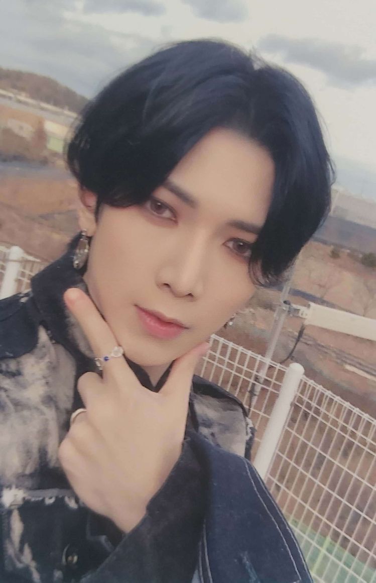 Yeosang ATEEZ photocard from Preorder Benefit