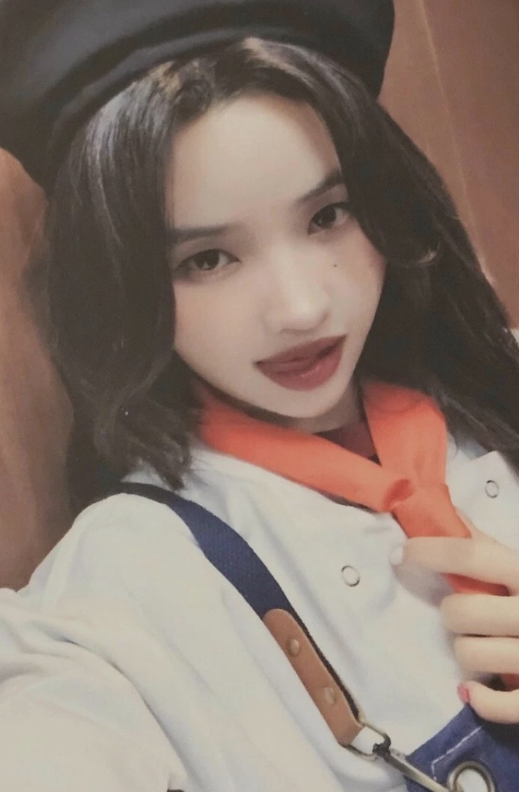 Soyeon I-DLE photocard from Online