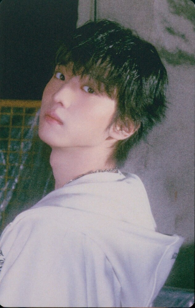 Yujun xikers photocard from Venue Purchase Benefit