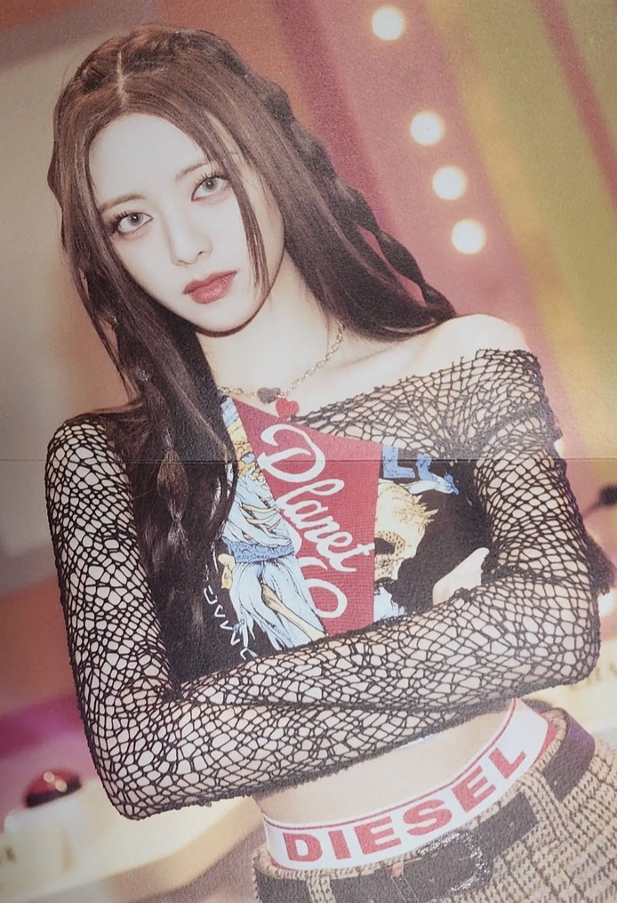 Yuna ITZY photocard from Mini Poster