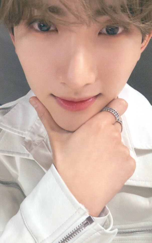 Seeun xikers photocard from Preorder Benefit