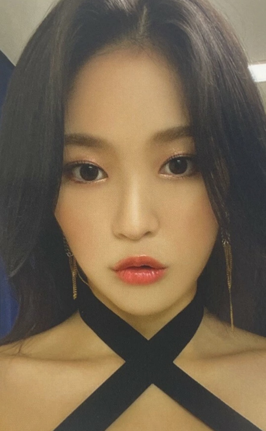 Hyunjin LOONA photocard - '&' Photocard