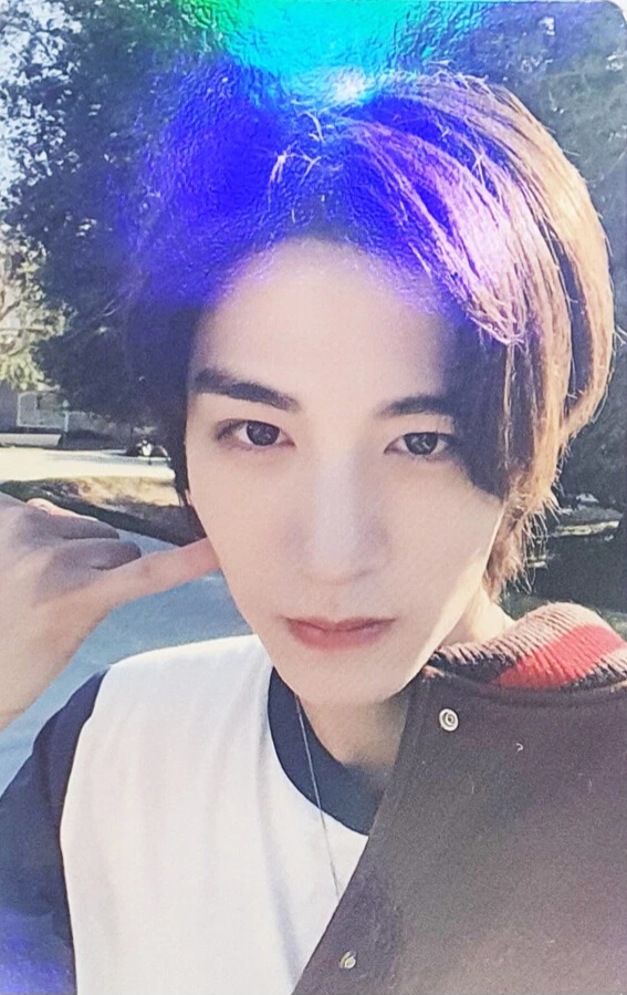 Leehan BOYNEXTDOOR photocard from Holographic Preorder