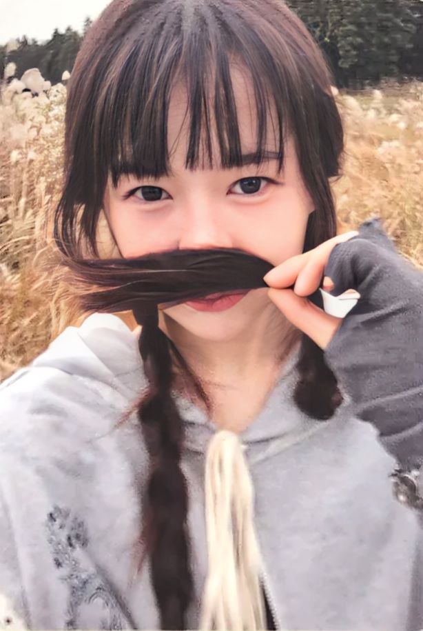 Yeon Hearts2Hearts photocard from Mini Photocard