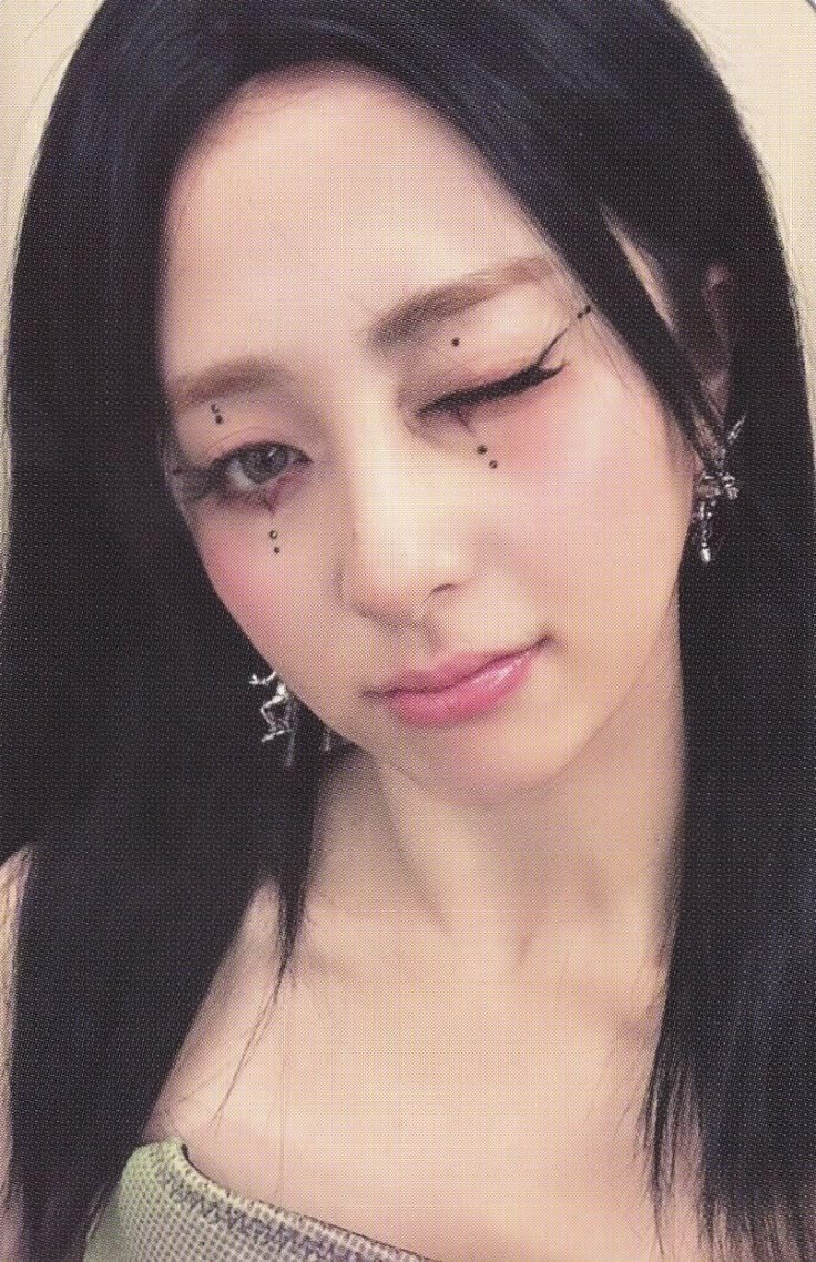 Yunjin LE SSERAFIM photocard - CRAZY Photocard