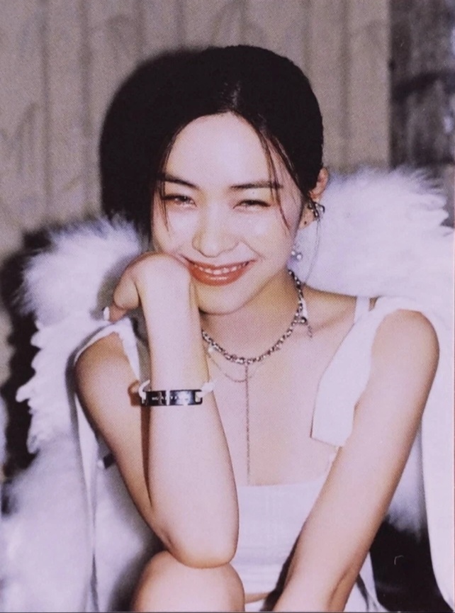 Ryujin ITZY photocard from Hidden Message Card