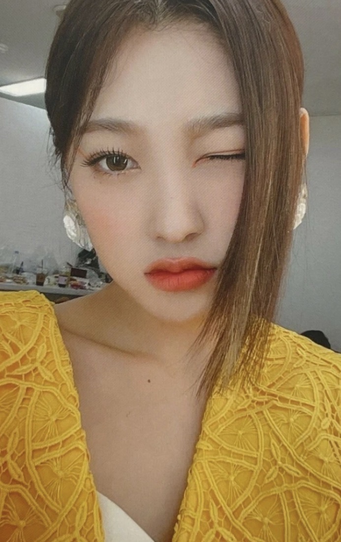 Choerry LOONA photocard from Photocard