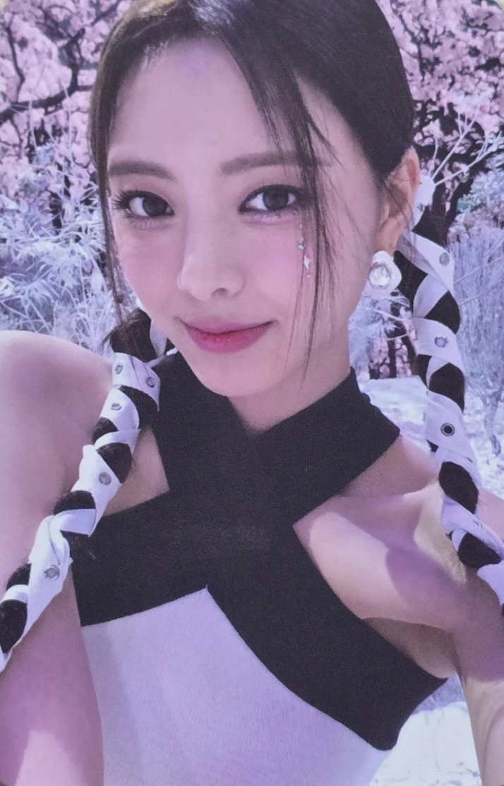 Yuna ITZY photocard from Photocard