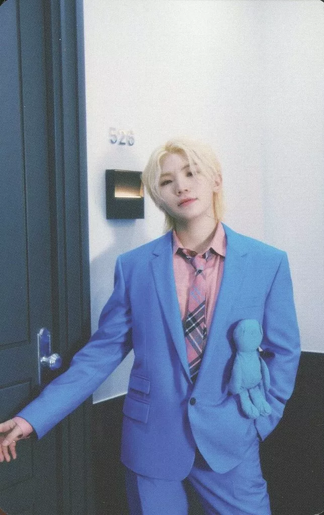 Woozi SEVENTEEN photocard - SPILL THE FEELS Booklet (Random Member set)