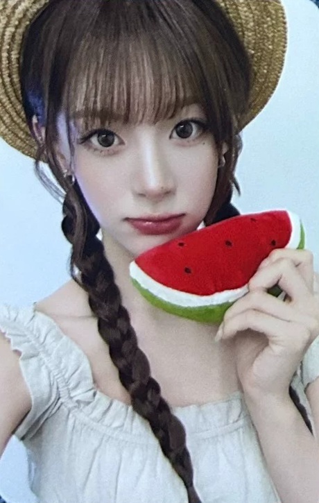 Seeun STAYC photocard from Online