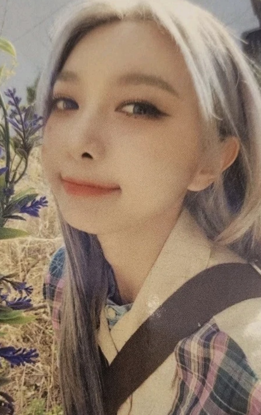 Dami Dreamcatcher photocard from Preorder Benefit