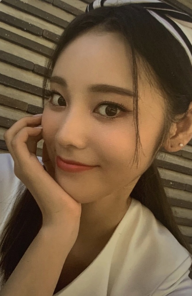JinSoul LOONA photocard - 12:00 Photocard