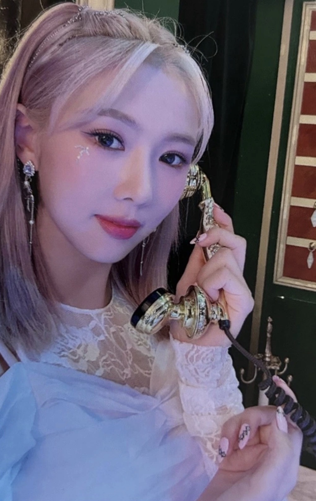 Yoohyeon Dreamcatcher photocard from Preorder Benefit