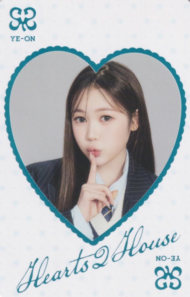 Yeon Hearts2Hearts photocard Random Trading Card