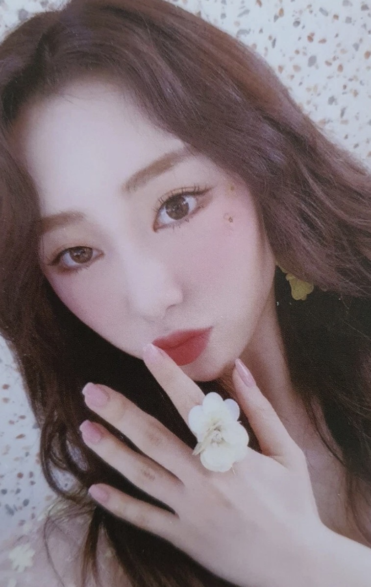 Yeonjung Cosmic Girls photocard - Neverland Photocard