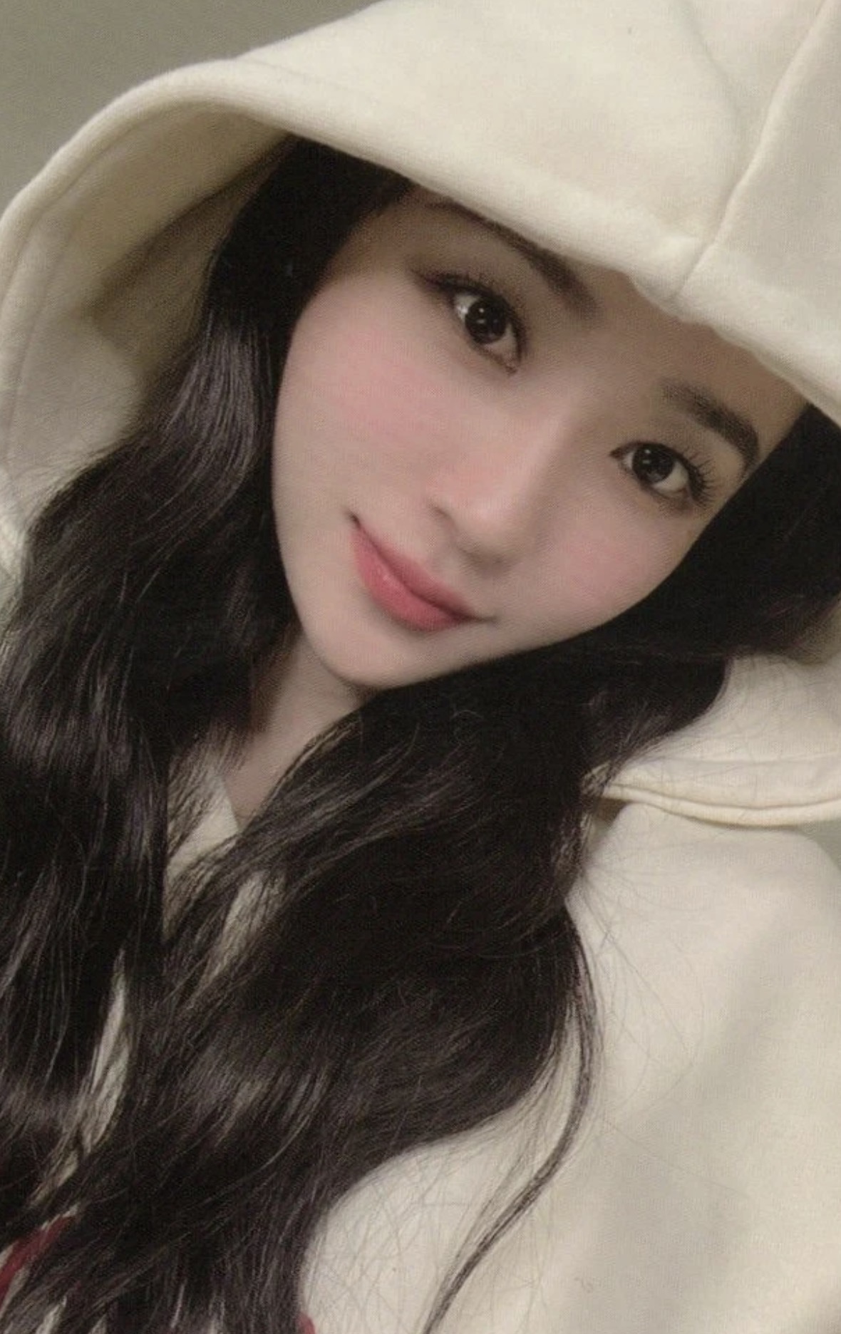 SuA Dreamcatcher photocard from Hoodie merch photocard