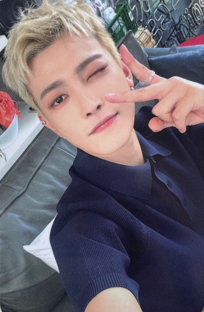 Hongjoong ATEEZ photocard from Benefit