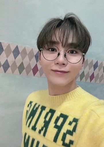 Seungkwan SEVENTEEN photocard from Trading Cards