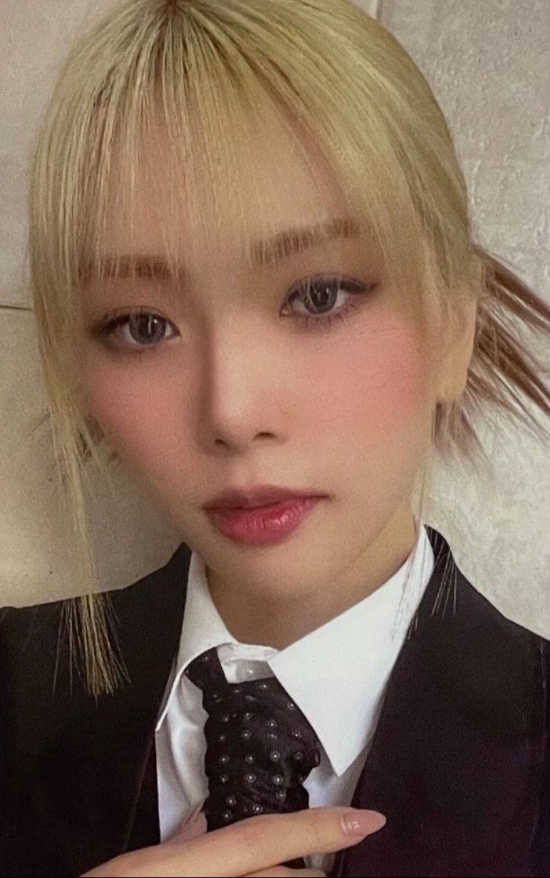 JiU Dreamcatcher photocard from Preorder Benefit