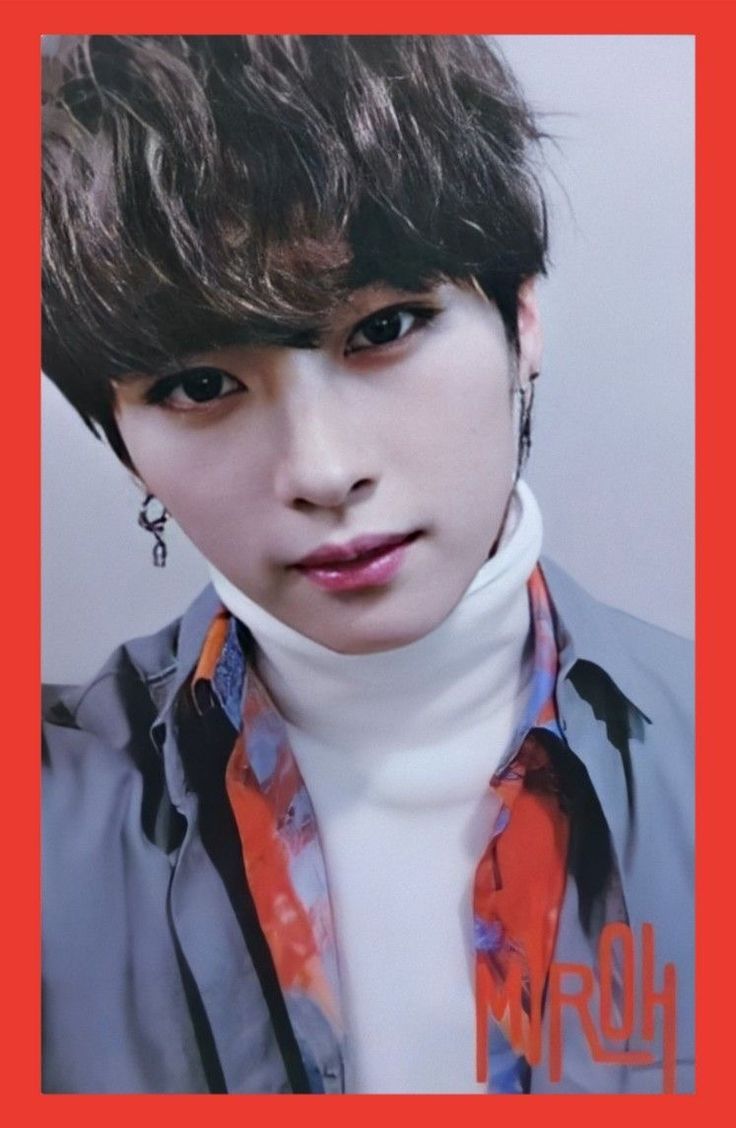 Lee Know Stray Kids photocard from QR Photocards