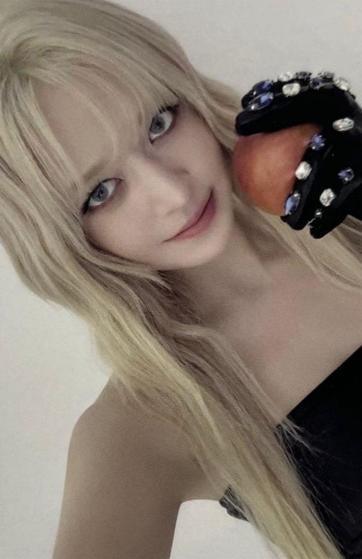 Lily NMIXX photocard from Photocard