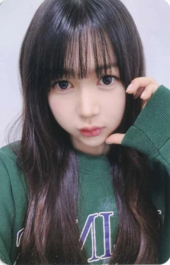 Stella Hearts2Hearts photocard from Offline