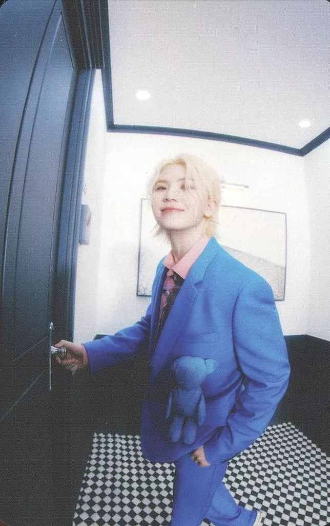 Woozi SEVENTEEN photocard - SPILL THE FEELS Booklet (Random Member set)
