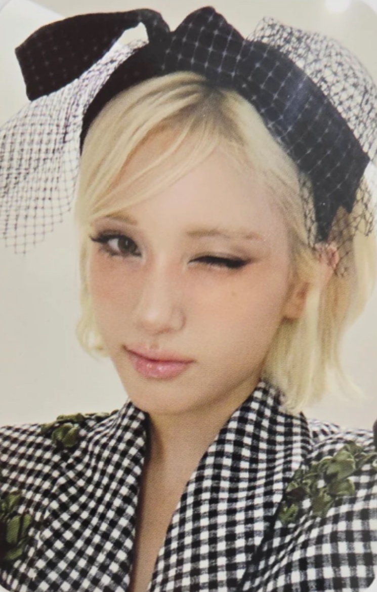 Somi photocard