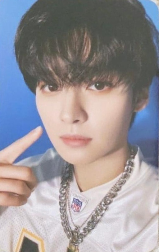 Lee Know Stray Kids photocard from JYP Shop Preorder Benefit