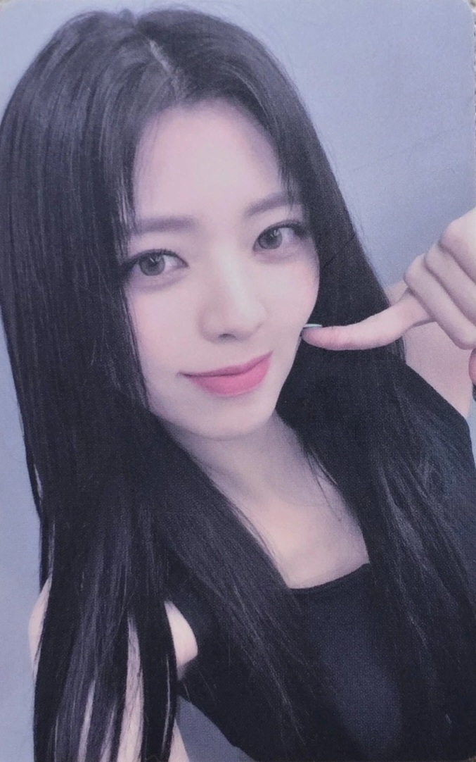 Yuna ITZY photocard - Cheshire Lucky Draw