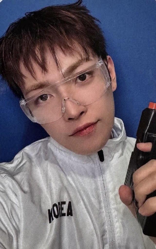 Hongjoong ATEEZ photocard from Offline