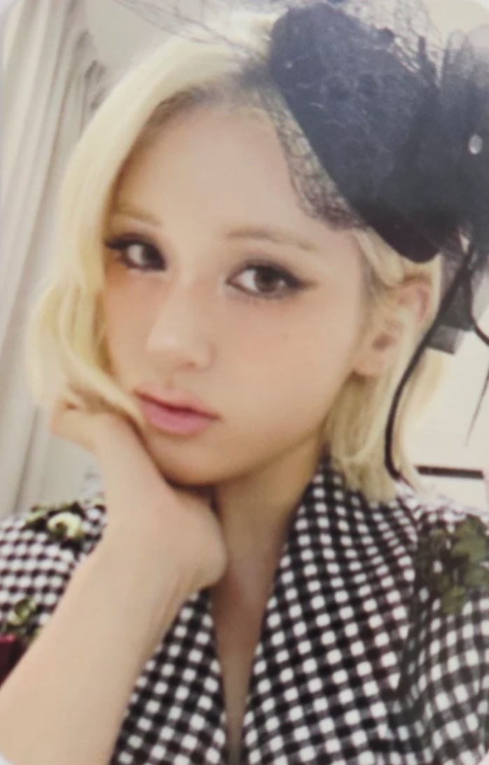 Somi Jeon Somi photocard from Benefit