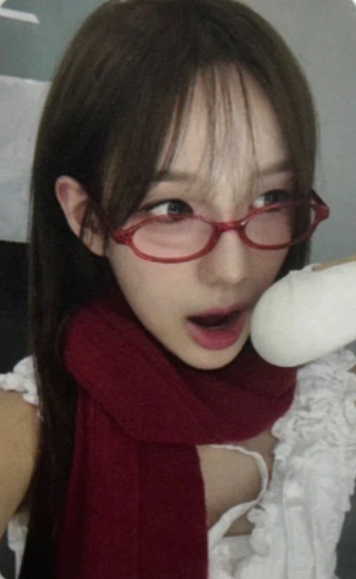 Ryu Sarang izna photocard from Preorder