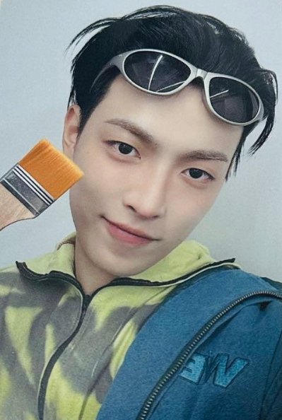 Hongjoong ATEEZ photocard from 50,000 KRW Purchase Benefit