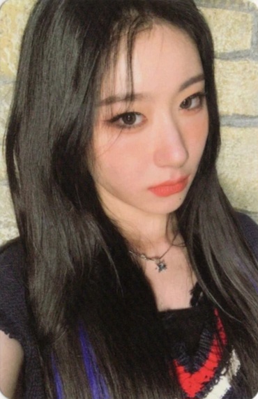 Chaeryeong ITZY photocard from Preorder