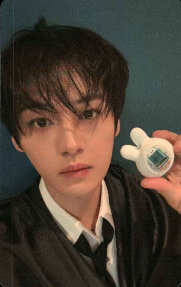 Lee Know Stray Kids photocard from Benefit