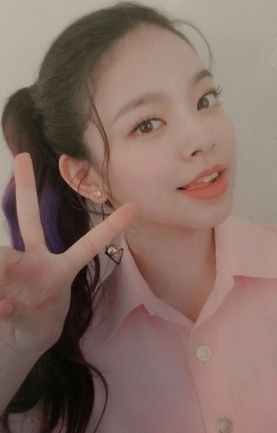 Linlin Cherry Bullet photocard from Photocard